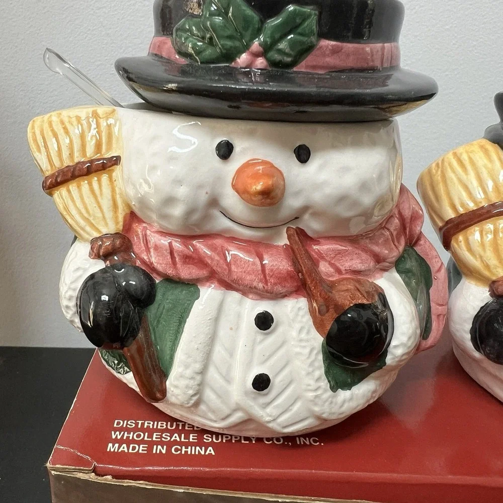 Vintage Ceramic Christmas Sugar & Creamer Set.‎